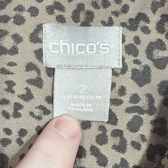 Chico's No Iron Button Leopard Print Button Up Shirt Blouse Size 2 US 12/14 - Picture 3 of 9